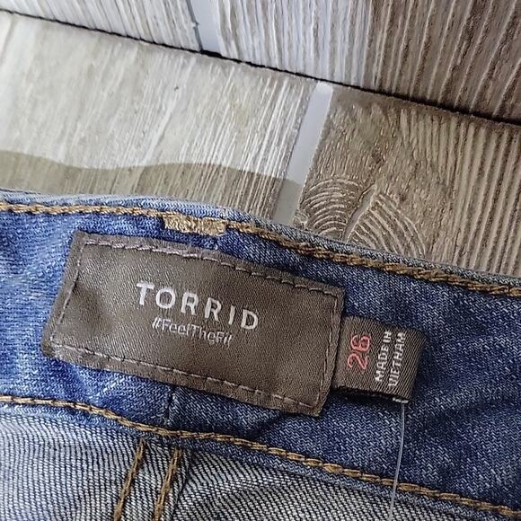 Torrid Mid Distressed Jean Shorts Womens Plus Size 26 NWT - Picture 9 of 10